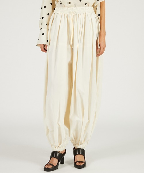 PRANK PROJECT（プランクプロジェクト）の「コットンキュプラバルーンパンツ / Cotton Cupola Balloon Pants（その他パンツ・レディース・オフホワイト/ブラック・36/38）」の11枚目の写真