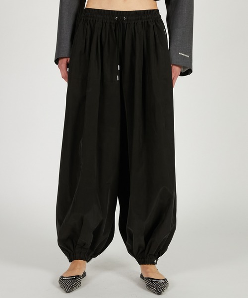 PRANK PROJECT（プランクプロジェクト）の「コットンキュプラバルーンパンツ / Cotton Cupola Balloon Pants（その他パンツ・レディース・オフホワイト/ブラック・36/38）」の15枚目の写真