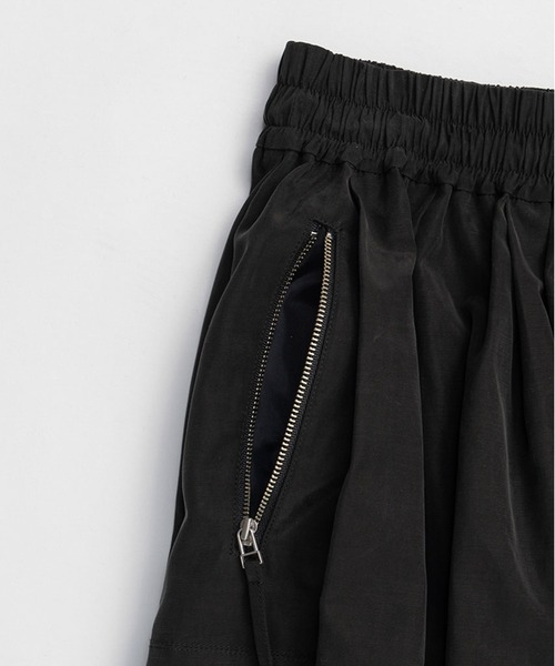 PRANK PROJECT（プランクプロジェクト）の「コットンキュプラバルーンパンツ / Cotton Cupola Balloon Pants（その他パンツ・レディース・オフホワイト/ブラック・36/38）」の6枚目の写真