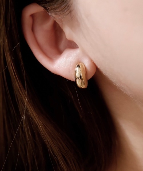 ciite' surgical stainless(シーテサージカルステンレス)の「【 金属アレルギー対応 】 メタル ぷっくり クリップイヤリング サージカルステンレス (両耳用)(イヤリング・レディース・ゴールド/ピンクゴールド/シルバー・FREE)」の2枚目の写真