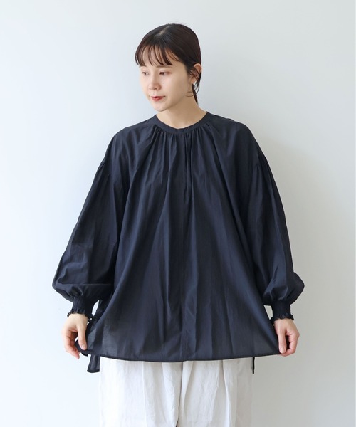 yuni（ユニ　）の「100/1Cotton/Cupra gather sleevesブラウス（シャツ/ブラウス・レディース・グレー/ブルー/ブラック・FREE）」の2枚目の写真