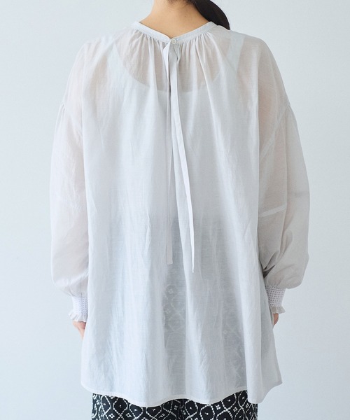 yuni（ユニ　）の「100/1Cotton/Cupra gather sleevesブラウス（シャツ/ブラウス・レディース・グレー・FREE）」の17枚目の写真