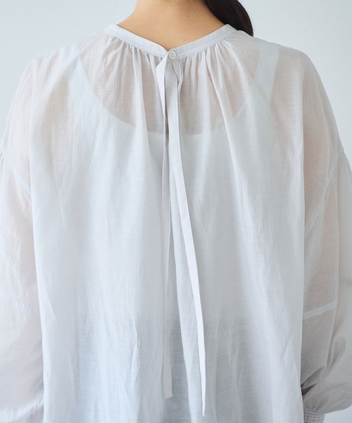 yuni（ユニ　）の「100/1Cotton/Cupra gather sleevesブラウス（シャツ/ブラウス・レディース・グレー・FREE）」の18枚目の写真