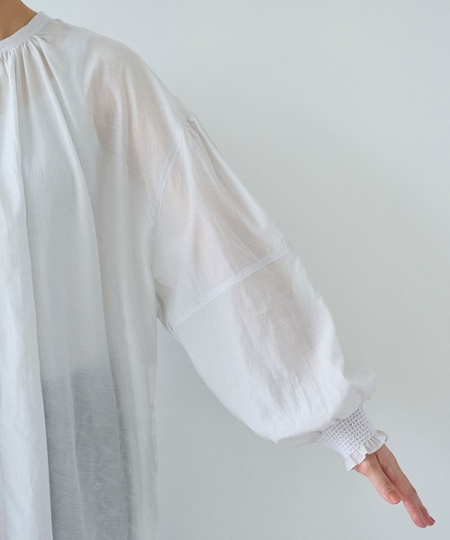 yuni（ユニ　）の「100/1Cotton/Cupra gather sleevesブラウス（シャツ/ブラウス・レディース・グレー・FREE）」の22枚目の写真