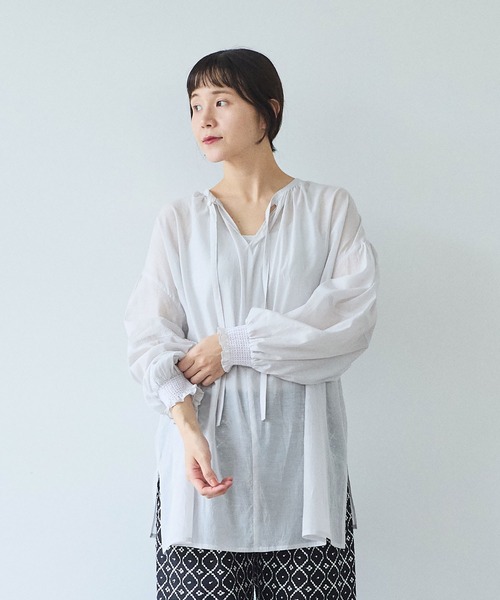 yuni（ユニ　）の「100/1Cotton/Cupra gather sleevesブラウス（シャツ/ブラウス・レディース・グレー・FREE）」の5枚目の写真