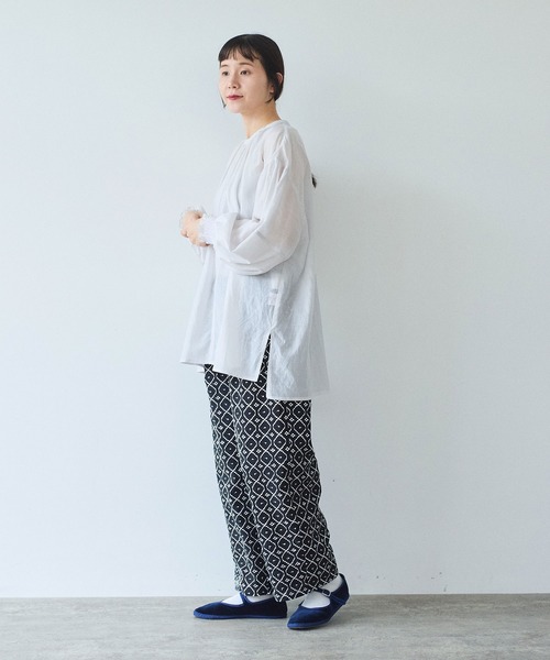 yuni（ユニ　）の「100/1Cotton/Cupra gather sleevesブラウス（シャツ/ブラウス・レディース・グレー・FREE）」の3枚目の写真