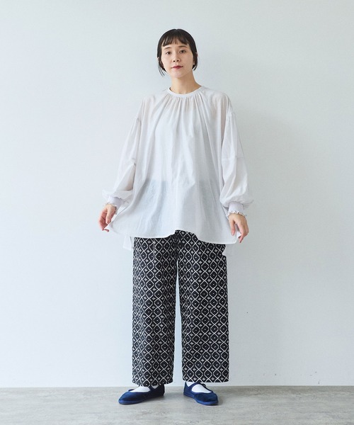 yuni（ユニ　）の「100/1Cotton/Cupra gather sleevesブラウス（シャツ/ブラウス・レディース・グレー・FREE）」の9枚目の写真