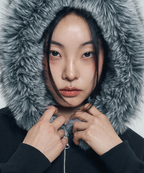 VENHIT(ベンヒット)の「MRT アプリケファーフードジップアップ ブラック(パーカー・レディース・ブラック・SMALL/MEDIUM/LARGE)」の2枚目の写真