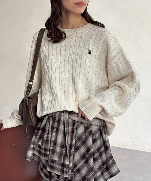 U.S. POLO ASSN.（ユーエスポロアッスン）の「【U.S. POLO ASSN.】1ポイント刺繍ケーブルニットプルオーバー（ニット/セーター・メンズ・マスタード/ネイビー/グリーン/アイボリー/レッド・LARGE/MEDIUM）」の2枚目の写真