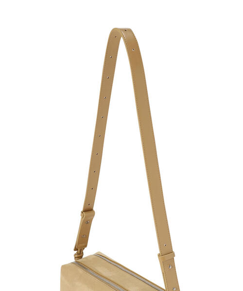 ADD CULUMN(アドカラム)の「ADD CULUMN(アドカラム) TABLET BOX SUEDE(ショルダーバッグ・レディース・ベージュ・F)」の4枚目の写真