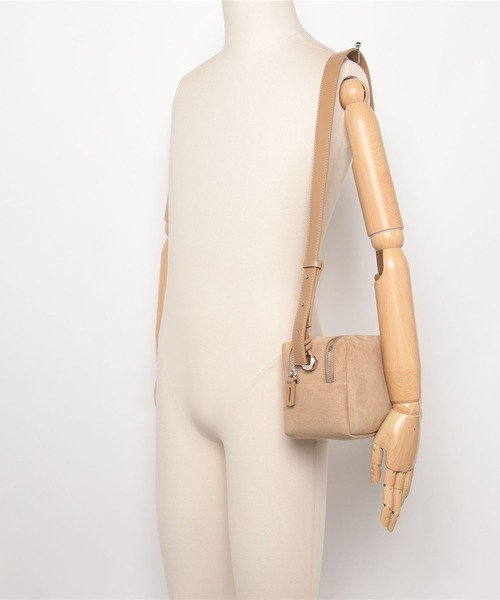 ADD CULUMN(アドカラム)の「ADD CULUMN(アドカラム) TABLET BOX SUEDE(ショルダーバッグ・レディース・ベージュ・F)」の11枚目の写真