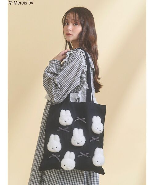 merry jenny（メリージェニー）の「リボンもこもこmiffyトート（トートバッグ・レディース・ブラック/アイボリー・FREE）」の3枚目の写真