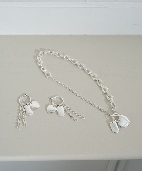 HARE（ハレ）の「モチーフツキピアス(HARE)（ピアス（両耳用）・レディース・シルバー・FREE）」の2枚目の写真