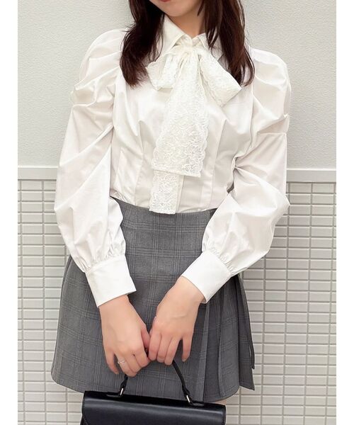 dazzlin（ダズリン）の「2WAYボウタイタックペプラムブラウス（シャツ/ブラウス・レディース・その他1/ブルー/オフホワイト・FREE）」の2枚目の写真