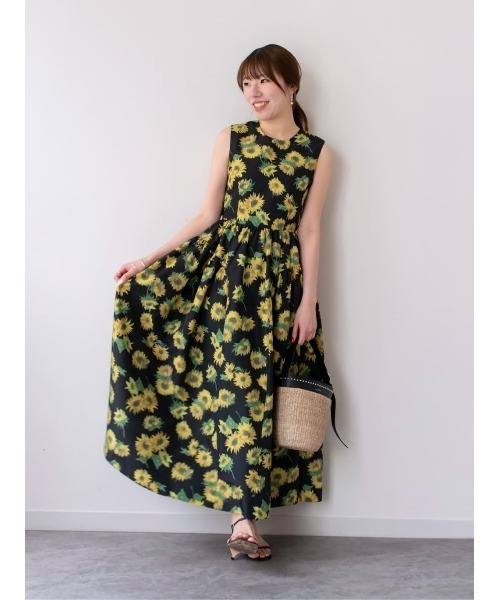 LOULOU WILLOUGHBY（ルルウィルビー）の「WEB 一部店舗限定 サンフラワープリントバッククロスワンピース（ワンピース・レディース・グリーン系その他/ブラック系その他・2/1）」の4枚目の写真