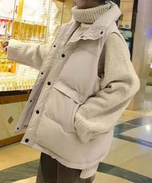 SallyLunn(サリーラン)の「スタンドカラーダウンベスト(ダウンベスト・レディース・ブラック/アイボリー・MEDIUM/LARGE)」の3枚目の写真