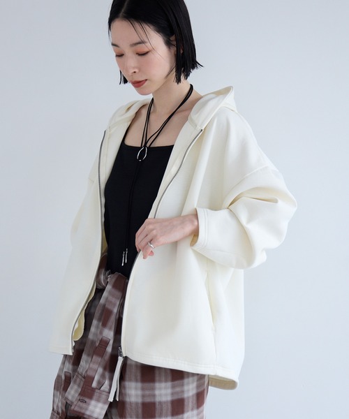 Aunely(オーネリー)の「【Aunely】洗練フォルム ダブルジップ エアリーフーディ / マシンウォッシャブル & イージーケア<YOSOOIシリーズ>(パーカー・レディース・ブラウン/アイボリー/ブラック/杢グレー/グレー系/モカ/チャコールグレー/イエロー系・M/L)」の2枚目の写真