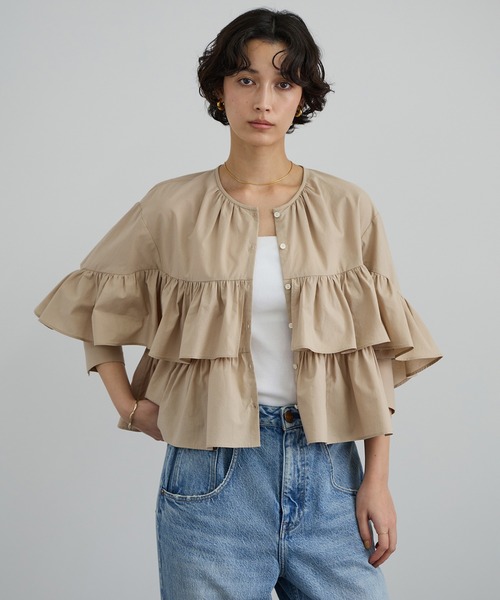SALON adam et rope'（サロン アダム エ ロペ）の「【WEB限定】フリルギャザーブラウス（シャツ/ブラウス・レディース・ホワイト/ベージュ/サックスブルー・FREE）」の4枚目の写真