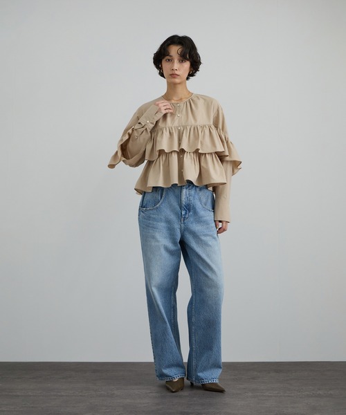 SALON adam et rope'（サロン アダム エ ロペ）の「【WEB限定】フリルギャザーブラウス（シャツ/ブラウス・レディース・ホワイト/ベージュ/サックスブルー・FREE）」の5枚目の写真