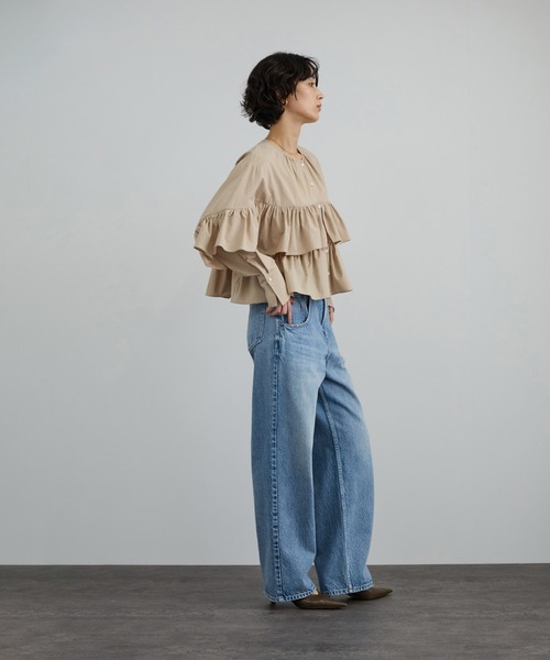 SALON adam et rope'（サロン アダム エ ロペ）の「【WEB限定】フリルギャザーブラウス（シャツ/ブラウス・レディース・ホワイト/ベージュ/サックスブルー・FREE）」の6枚目の写真