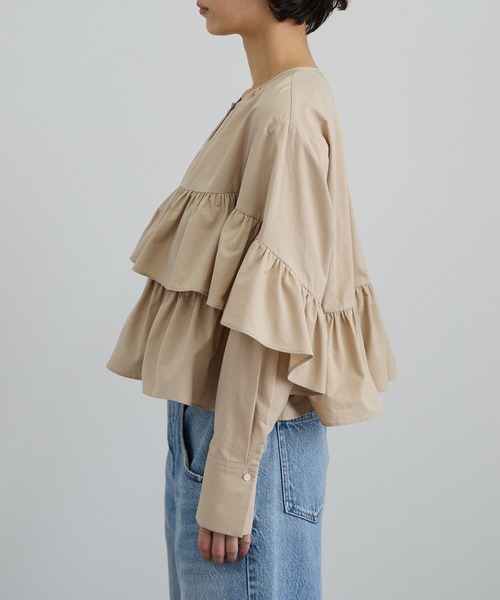 SALON adam et rope'（サロン アダム エ ロペ）の「【WEB限定】フリルギャザーブラウス（シャツ/ブラウス・レディース・ホワイト/ベージュ/サックスブルー・FREE）」の12枚目の写真