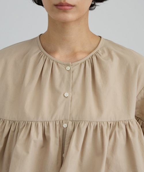 SALON adam et rope'（サロン アダム エ ロペ）の「【WEB限定】フリルギャザーブラウス（シャツ/ブラウス・レディース・ホワイト/ベージュ/サックスブルー・FREE）」の14枚目の写真