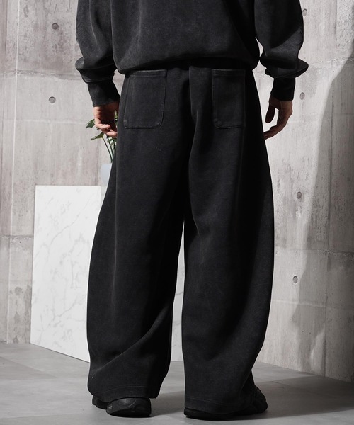 1111clothing(ワンフォークロージング)の「トライバル柄 ピグメントバレルパンツ / Tribal Print Pigment Barrel Pants(スウェットパンツ・メンズ・ブラック/ピンク・M/L)」の12枚目の写真