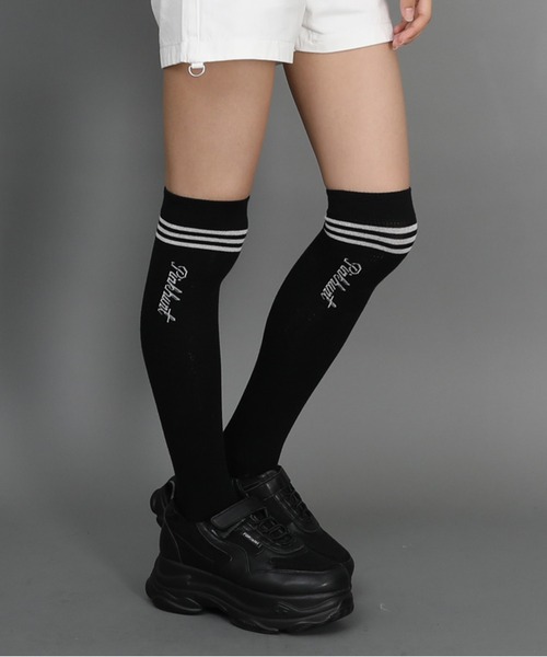 PINKHUNT（ピンクハント）の「PINKHUNT 本ライン ニーハイソックス 1516（ソックス/靴下・キッズ・ホワイト/ブラック・17-20/21-24cm）」の2枚目の写真