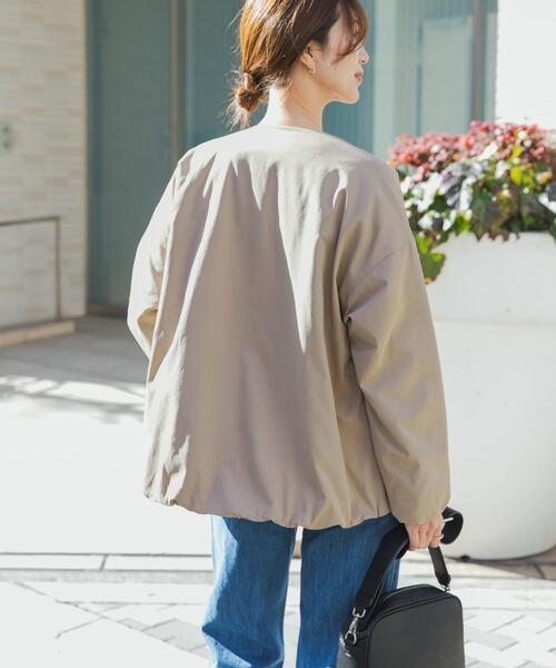 URBAN RESEARCH DOORS（アーバンリサーチドアーズ）の「撥水中綿ノーカラーコート | 軽量/中綿ジャケット/通勤/オフィスカジュアル/防寒（その他アウター・レディース・ブラック/ベージュ・FREE）」の11枚目の写真