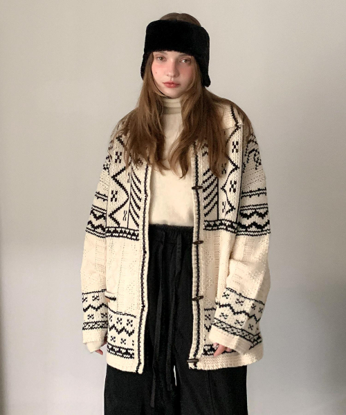 VASCARA(バスカラ)の「Nordic Toggle Button Knit Cardigan(カーディガン/ボレロ・レディース・アイボリー・FREE)」の4枚目の写真