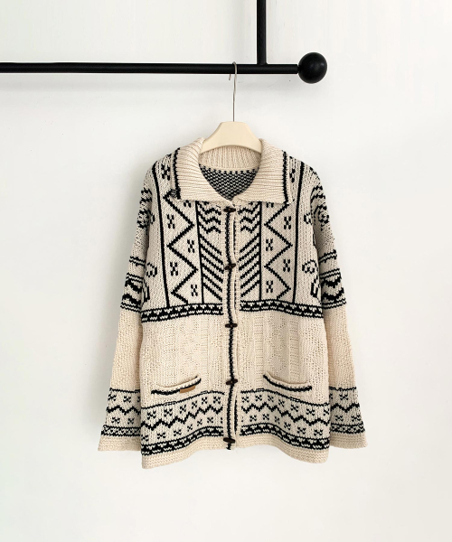 VASCARA(バスカラ)の「Nordic Toggle Button Knit Cardigan(カーディガン/ボレロ・レディース・アイボリー・FREE)」の2枚目の写真