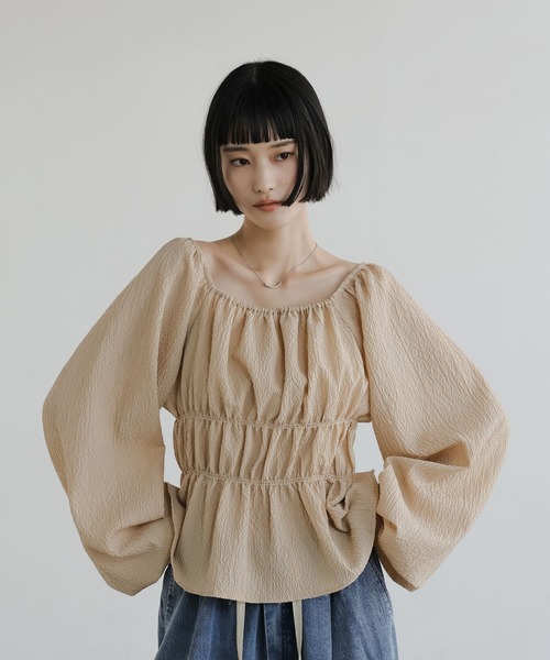 LOWRYS FARM(ローリーズファーム)の「オフショルシャーリングブラウス 652996(Tシャツ/カットソー・レディース・グレー/ブルー/ベージュ・FREE)」の3枚目の写真