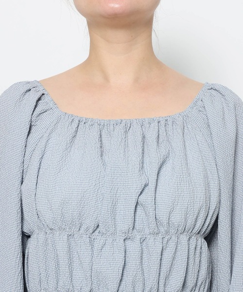 LOWRYS FARM(ローリーズファーム)の「オフショルシャーリングブラウス 652996(Tシャツ/カットソー・レディース・グレー/ブルー/ベージュ・FREE)」の7枚目の写真