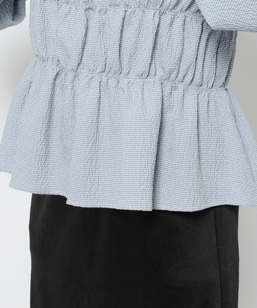 LOWRYS FARM(ローリーズファーム)の「オフショルシャーリングブラウス 652996(Tシャツ/カットソー・レディース・グレー/ブルー/ベージュ・FREE)」の9枚目の写真