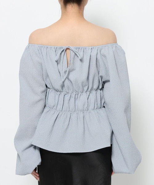 LOWRYS FARM(ローリーズファーム)の「オフショルシャーリングブラウス 652996(Tシャツ/カットソー・レディース・グレー/ブルー/ベージュ・FREE)」の12枚目の写真