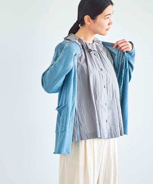 HAU（ハウ）の「カシュクールニット ”room”（ニット/セーター・レディース・サックスブルー/グレー/ベージュ・MEDIUM）」の3枚目の写真