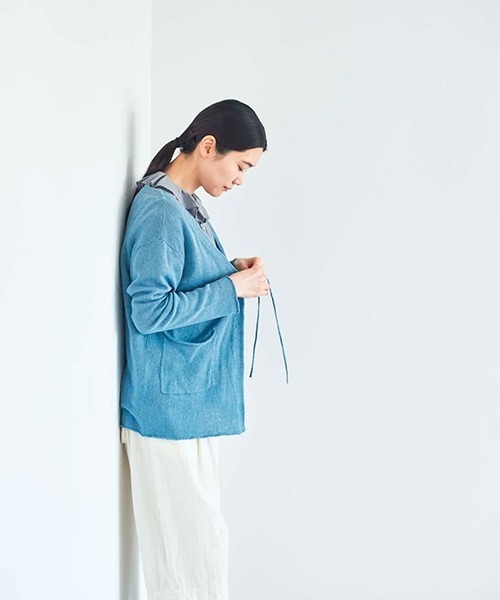 HAU（ハウ）の「カシュクールニット ”room”（ニット/セーター・レディース・サックスブルー/グレー/ベージュ・MEDIUM）」の11枚目の写真