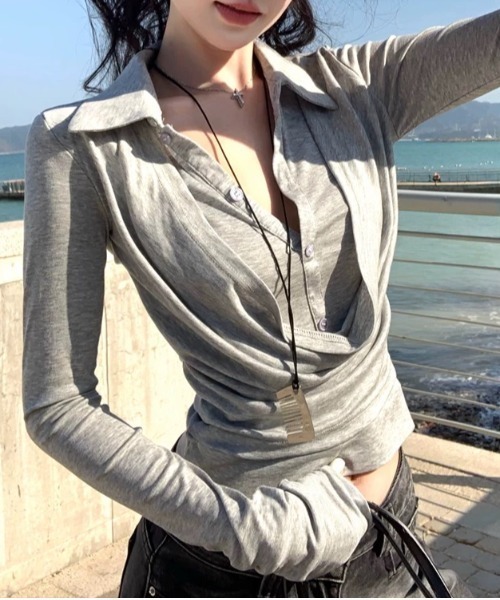ViViDAY(ビビデー)の「レイヤード風シャツデザイン長袖カットソー(Tシャツ/カットソー・レディース・ホワイト/グレー・M)」の1枚目の写真