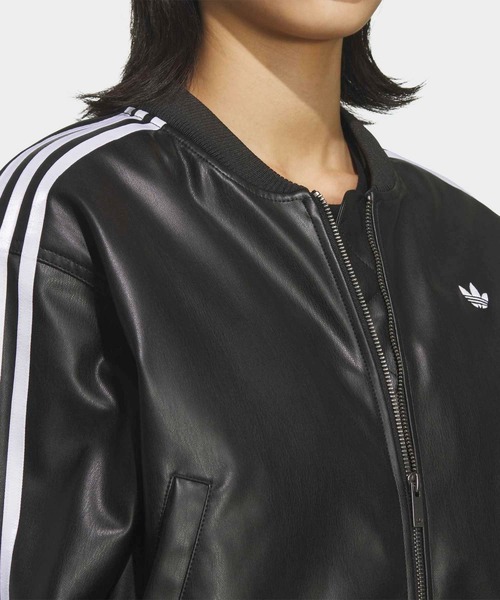 adidas（アディダス）の「Wプレザー ジャケット パッド / アディダスオリジナルス adidas Originals（ダウンジャケット/コート・レディース・ブラック・MEDIUM/SMALL/XX-LARGE/X-SMALL/3XL/X-LARGE/LARGE）」の4枚目の写真