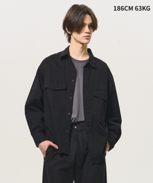 BLACK MOMENT（ブラックモーメント）の「ユーティリティツーポケットコットンオーバーシャツ[ブラック]（シャツ/ブラウス・メンズ・ブラック・MEDIUM/LARGE）」の2枚目の写真