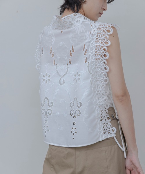 Eimee Law（エイミーロウ）の「エンブロイダリー パネルレースベスト（ベスト・レディース・ブラック/オフホワイト・FREE）」の8枚目の写真