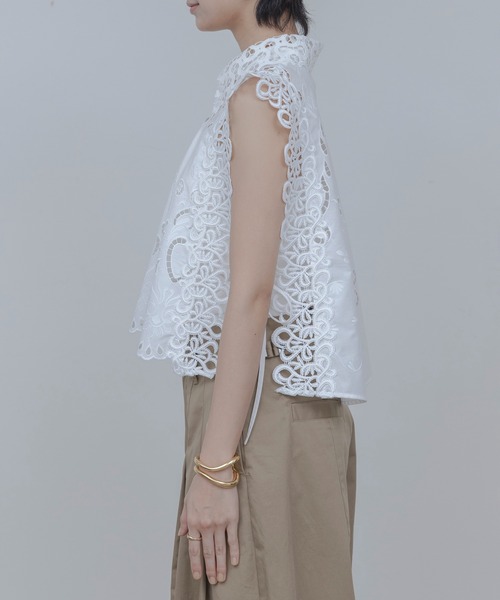 Eimee Law（エイミーロウ）の「エンブロイダリー パネルレースベスト（ベスト・レディース・ブラック/オフホワイト・FREE）」の16枚目の写真