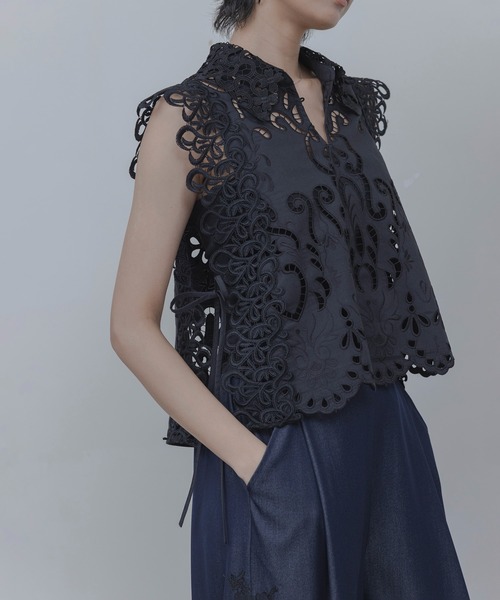 Eimee Law（エイミーロウ）の「エンブロイダリー パネルレースベスト（ベスト・レディース・ブラック/オフホワイト・FREE）」の12枚目の写真