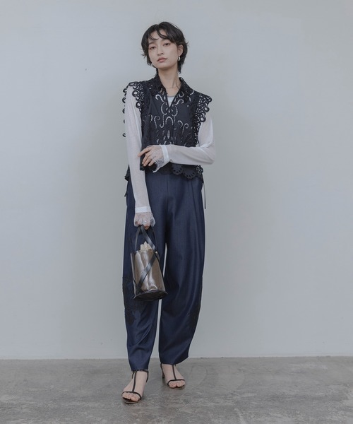 Eimee Law（エイミーロウ）の「エンブロイダリー パネルレースベスト（ベスト・レディース・ブラック/オフホワイト・FREE）」の13枚目の写真