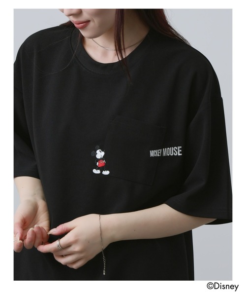 Disney(ディズニー)の「【Disney/ディズニー】キャラクター メンズ ポケット刺繍 梨地(アムンゼン) クルーネックTシャツ(Tシャツ/カットソー・メンズ・ホワイト/ブラック・S/M/L/XL)」の4枚目の写真