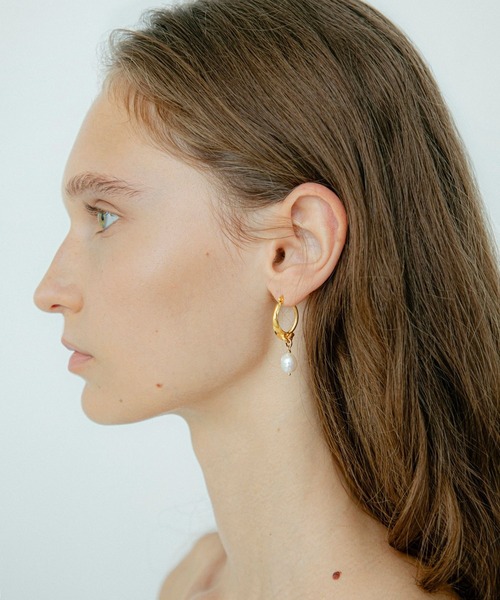 LAPUIS(ラピュイ)の「LAPUIS(ラピュイ)Pearl Hook pierced earrings(ピアス(両耳用)・レディース・ゴールド/マルチ・FREE)」の3枚目の写真