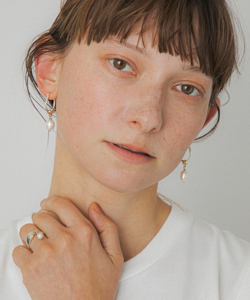 LAPUIS(ラピュイ)の「LAPUIS(ラピュイ)Pearl Hook pierced earrings(ピアス(両耳用)・レディース・ゴールド/マルチ・FREE)」の17枚目の写真