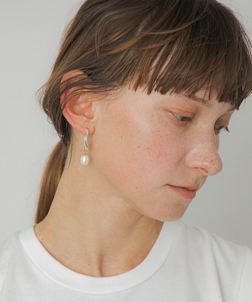 LAPUIS(ラピュイ)の「LAPUIS(ラピュイ)Pearl Hook pierced earrings(ピアス(両耳用)・レディース・ゴールド/マルチ・FREE)」の14枚目の写真