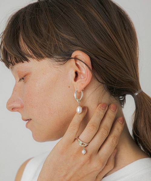 LAPUIS(ラピュイ)の「LAPUIS(ラピュイ)Pearl Hook pierced earrings(ピアス(両耳用)・レディース・ゴールド/マルチ・FREE)」の13枚目の写真