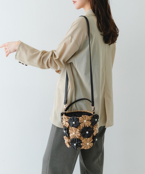 RODE SKO（ロデスコ）の「フラワーモチーフ雑材バケツバッグ（ショルダーバッグ・レディース・ミント/ブラック・ONE）」の6枚目の写真